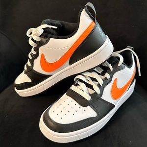 Nike Court Borough Low 2